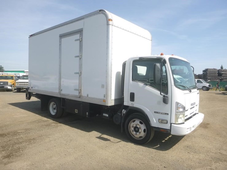 2013-isuzu-npr-image-2