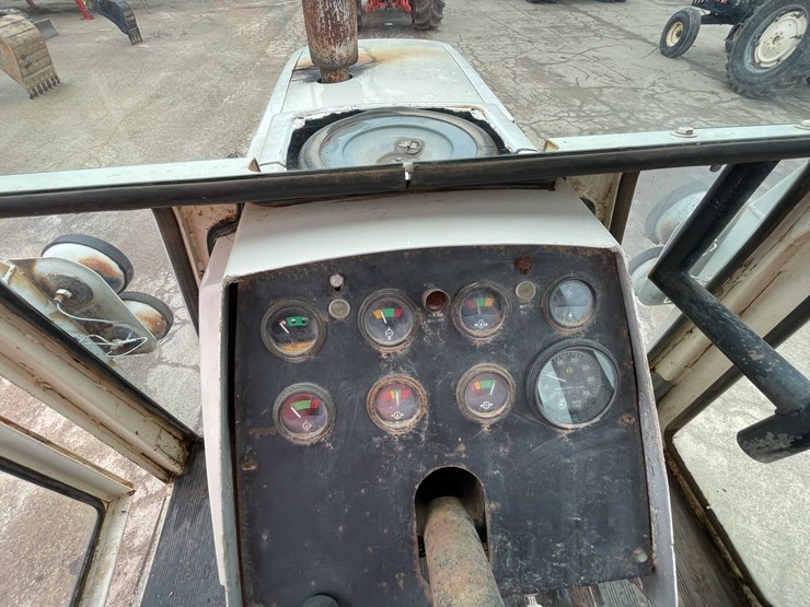 #4064-•-case-1370-tractor-image-75