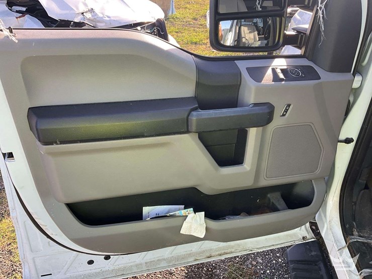 2022-ford-f250-image-13