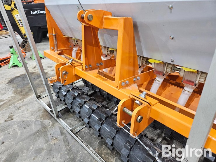 2025-caterpillar-12-image-12
