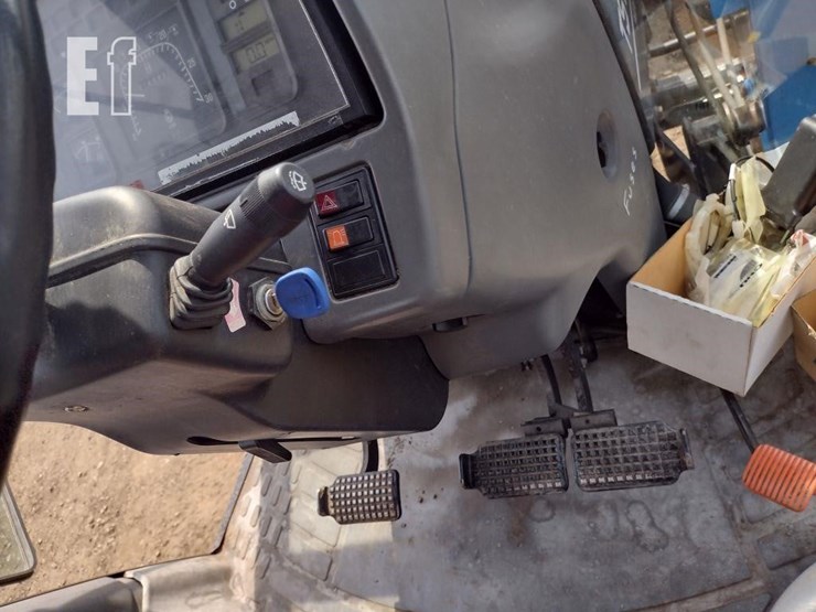 new-holland-ts110-image-8