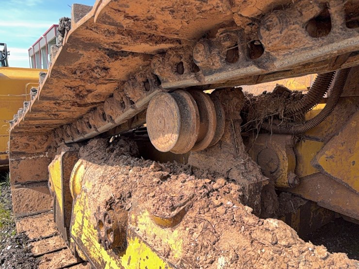 2016-caterpillar-d6t-image-12