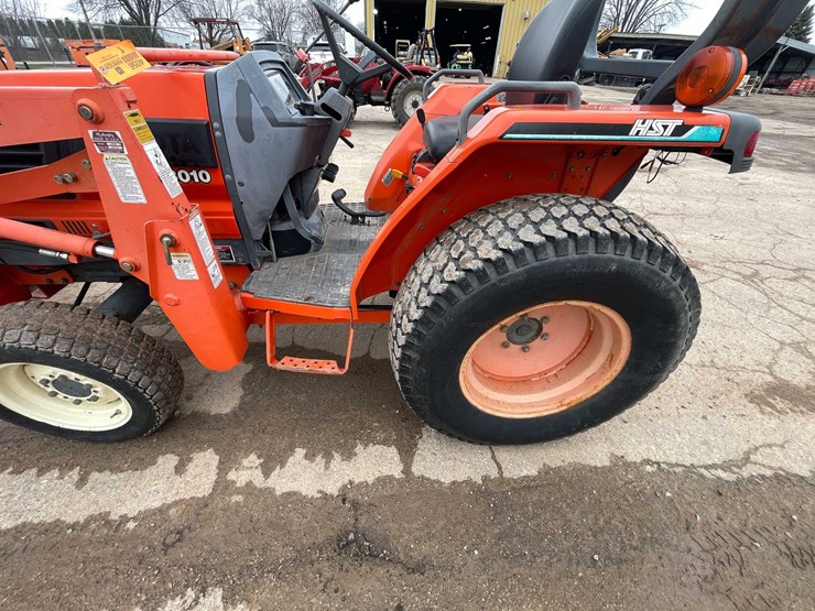 #4056-•-kubota-tractor-image-25