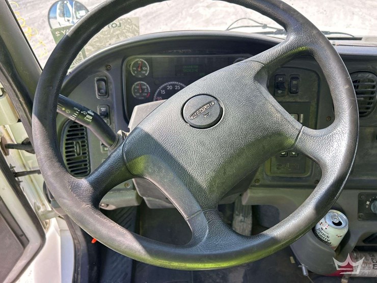 2019-freightliner-m2-106-image-12