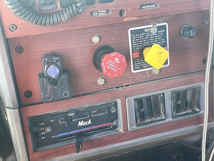 #4013-•-2000-quad-axle-mack-dump-truck-(has-wi-title)-image-105