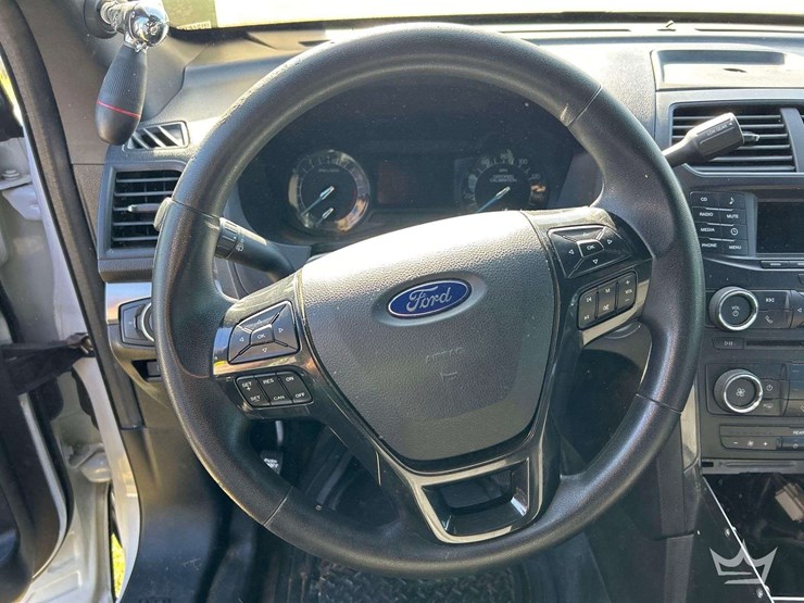 2017-ford-explorer-image-13