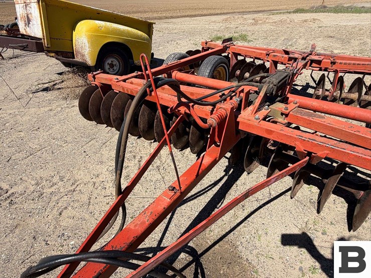 massey-ferguson-520-image-7