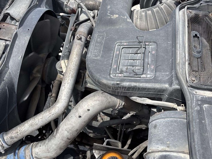 2001-international-9200i-image-15