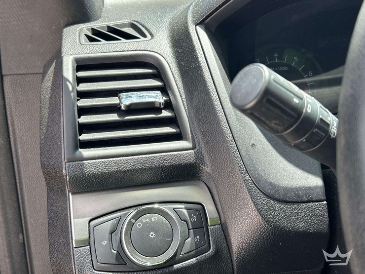 2017-ford-explorer-image-15