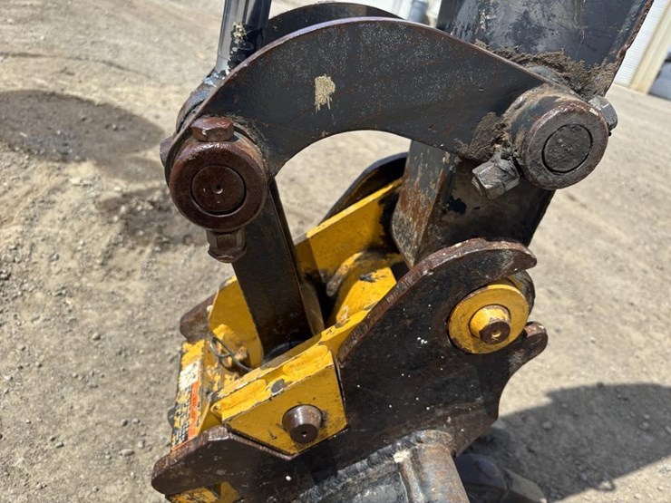 2006-deere-27d-image-14