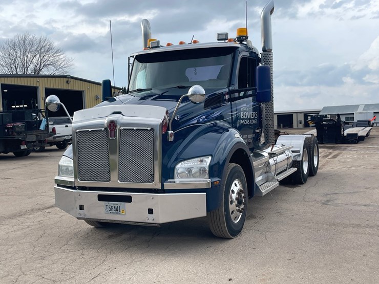 2015-kenworth-t880-image-1