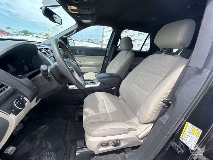 2015-ford-explorer-image-12