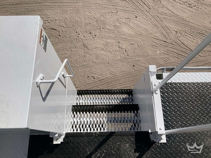 2015-altec-l37m-image-16