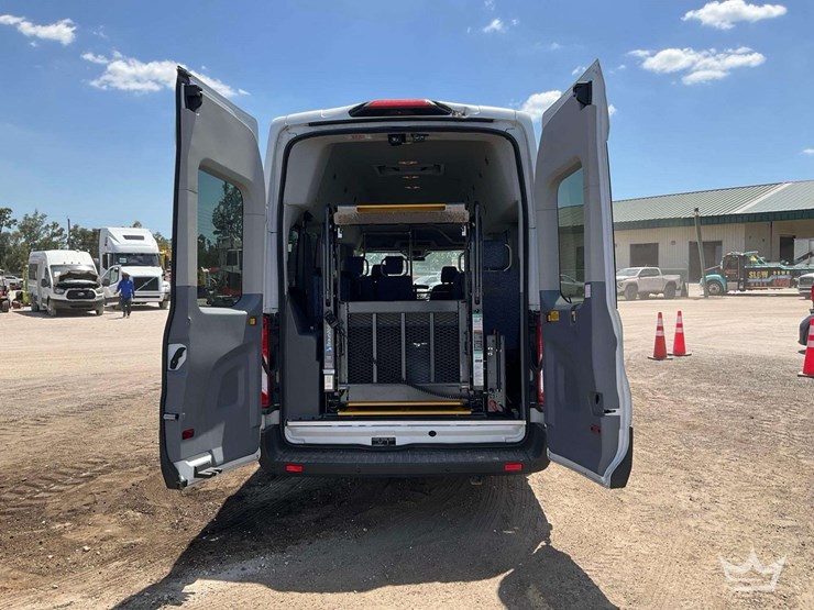 2019-ford-transit-image-17