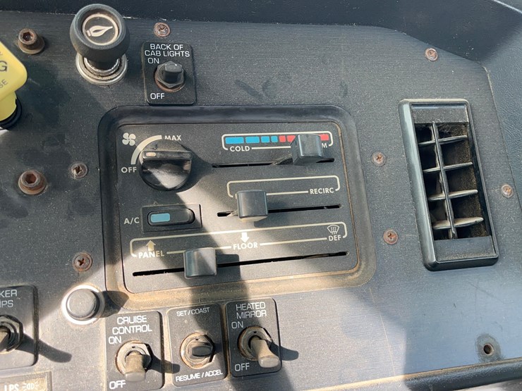 1995-volvo-truck-image-72