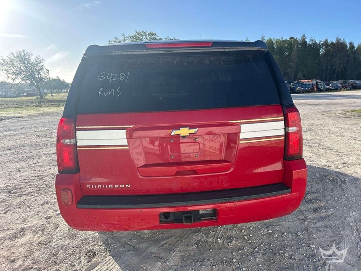 2016-chevrolet-suburban-image-28