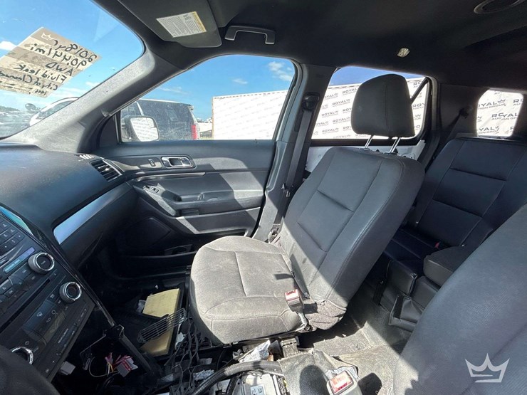 2018-ford-explorer-image-13