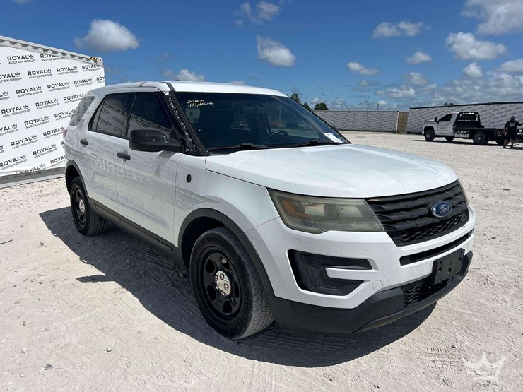 2016-ford-explorer-image-2