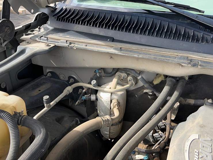 2006-chevrolet-silverado-2500-pickup-image-52