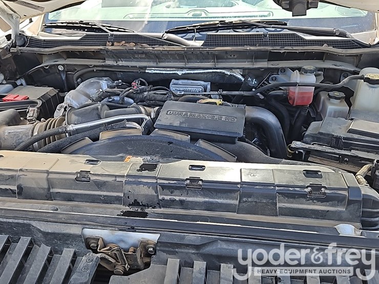 2022-chevrolet-3500hd-image-19
