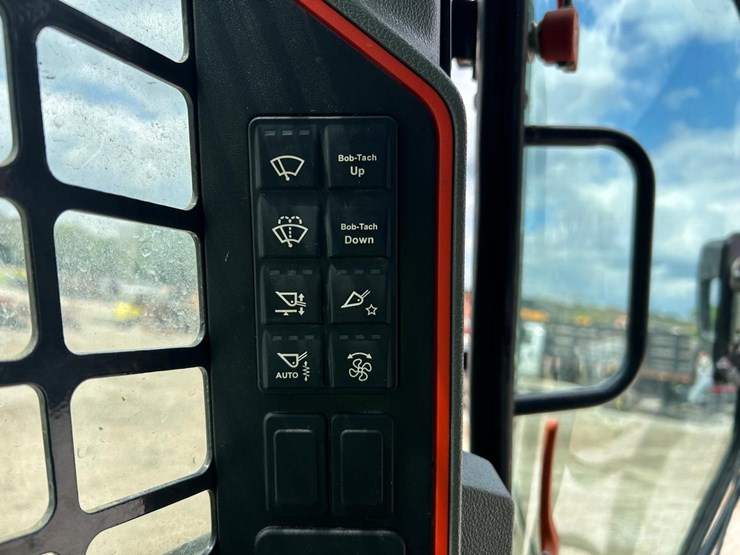 2022-bobcat-t66-image-25