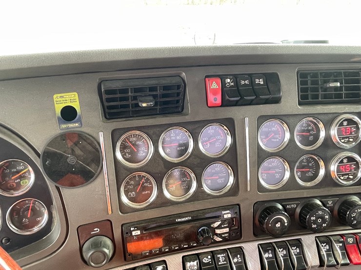 2015-kenworth-t880-image-101