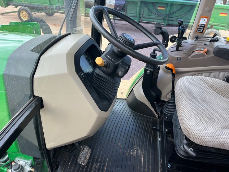 2022-john-deere-5100e-image-16