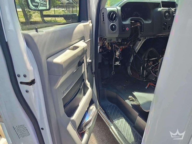 2017-ford-e450-image-30