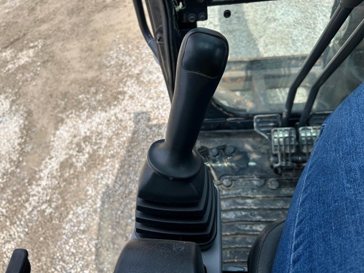 2019-kubota-kx040-4-image-28
