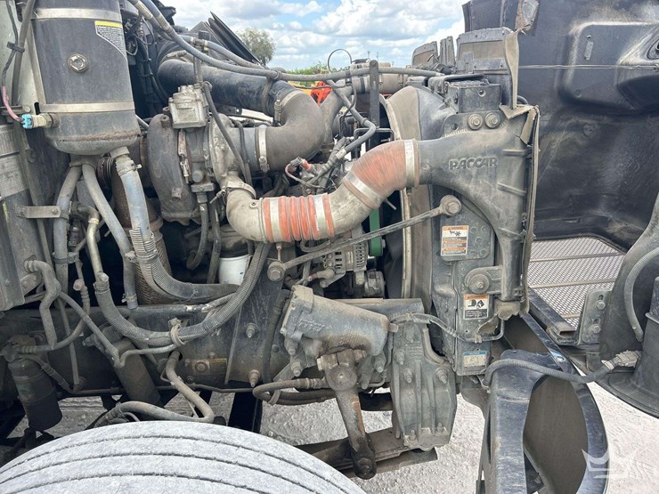 2016-peterbilt-348-image-8