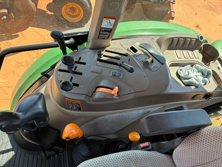 2017-john-deere-6120e-image-16