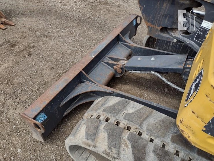 2021-deere-26g-image-23
