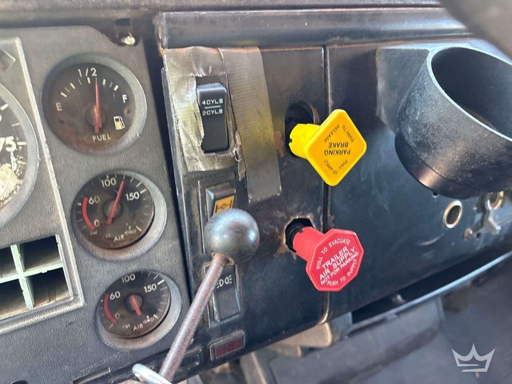 1999-freightliner-fl112-image-26