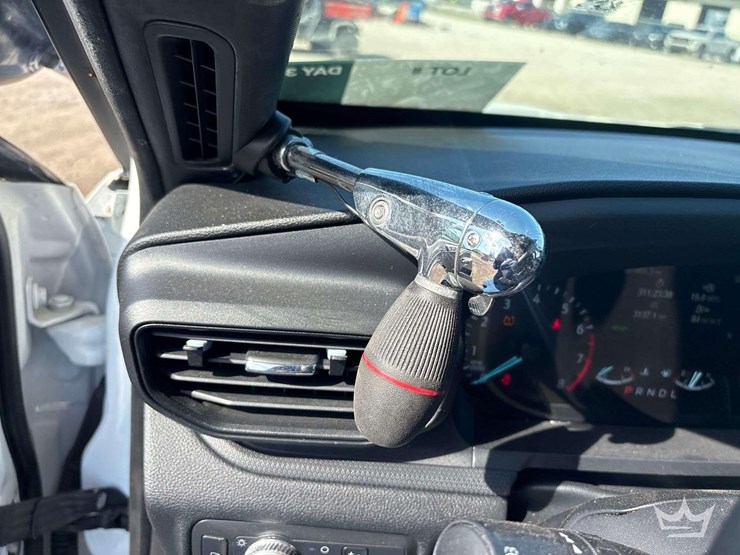2020-ford-explorer-image-23