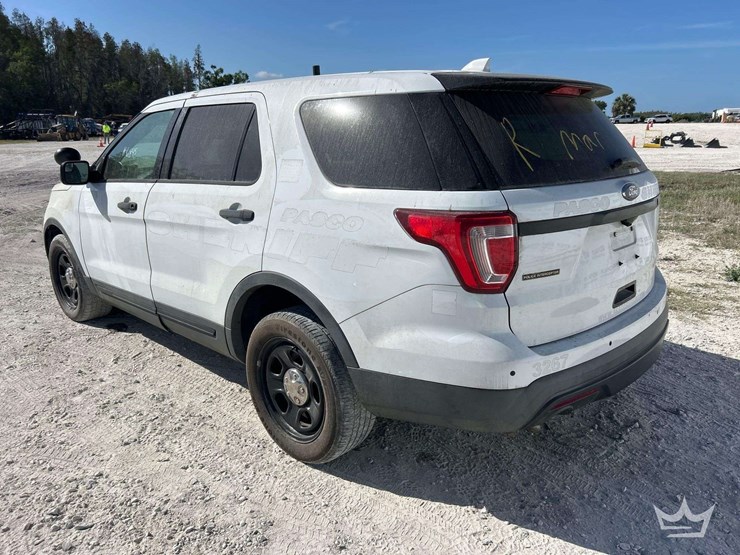2016-ford-explorer-image-4