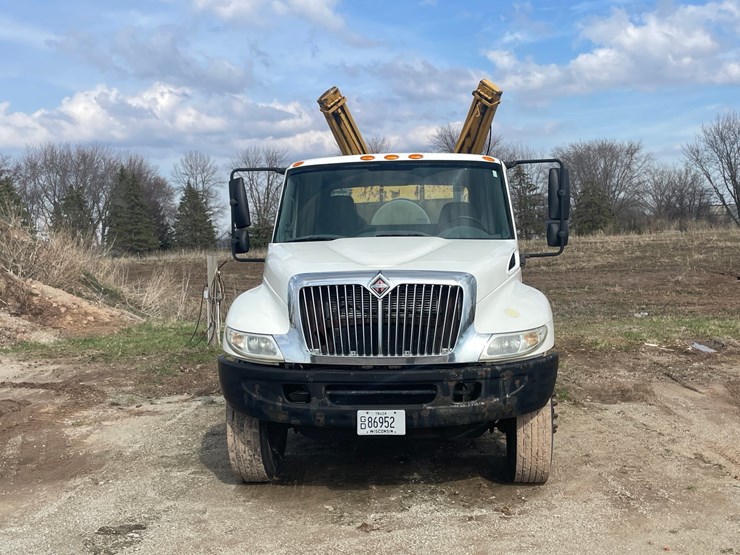 #4020-•-2004-international-truck-with-tree-spade-(has-wi-title)-image-2