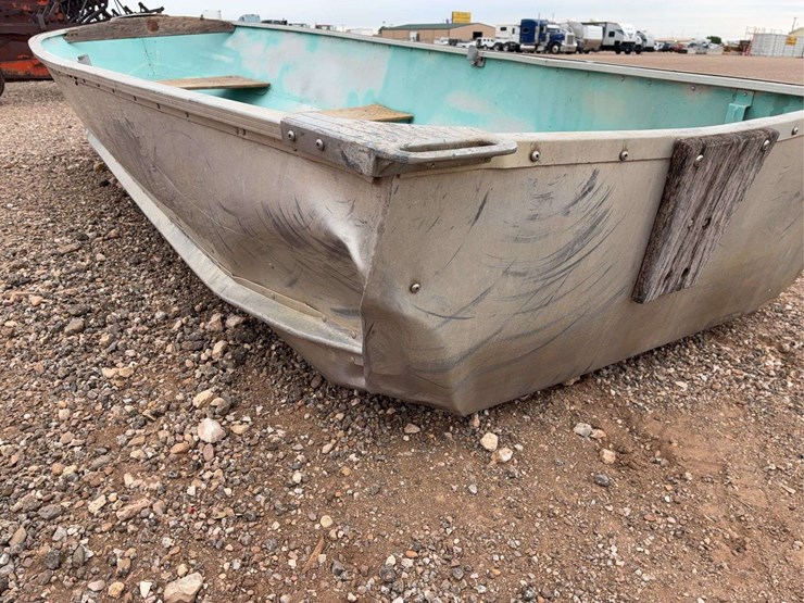 12ft-aluminum-bottom-boat-image-14