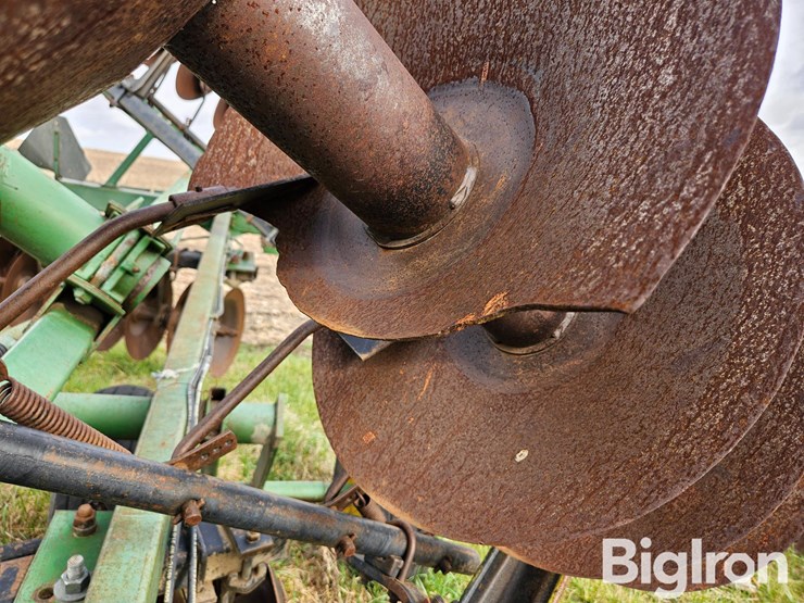 john-deere-220-image-16