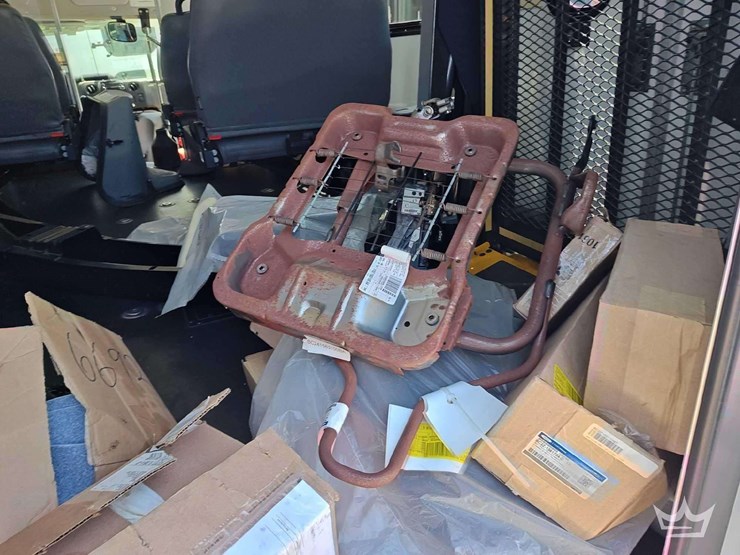 2017-ford-e450-image-17