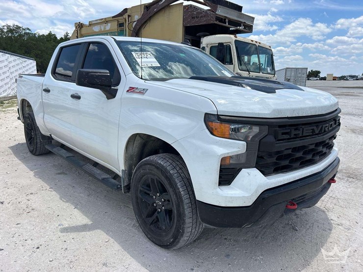 2022-chevrolet-silverado-1500-image-2