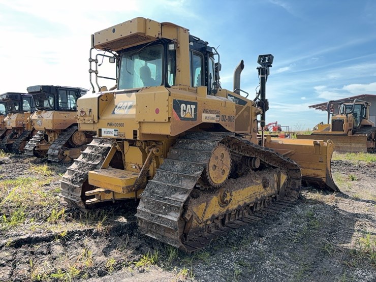 2016-caterpillar-d6t-image-4