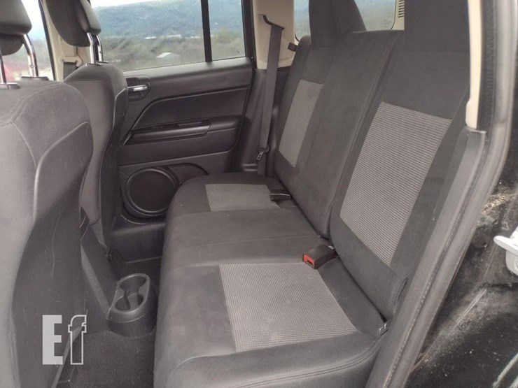 2012-jeep-patriot-sport-image-12