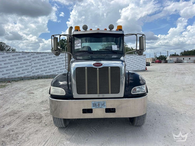 2016-peterbilt-348-image-27