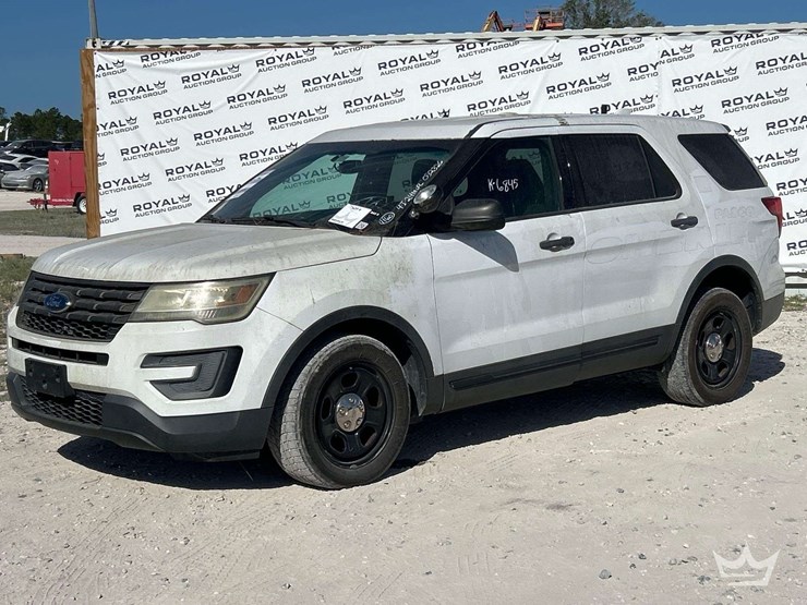 2016-ford-explorer-image-1