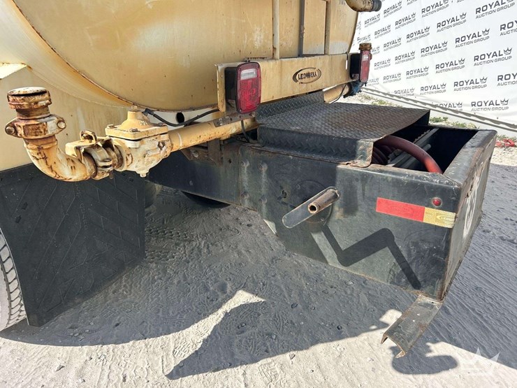 2019-freightliner-m2-106-image-23