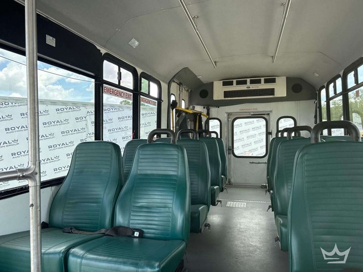 2017-ford-e450-image-19
