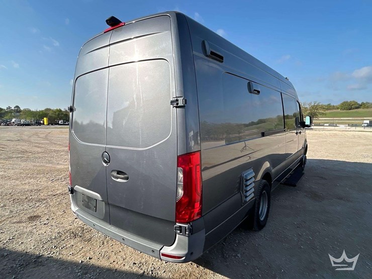 2021-mercedes-benz-sprinter-4500-image-4