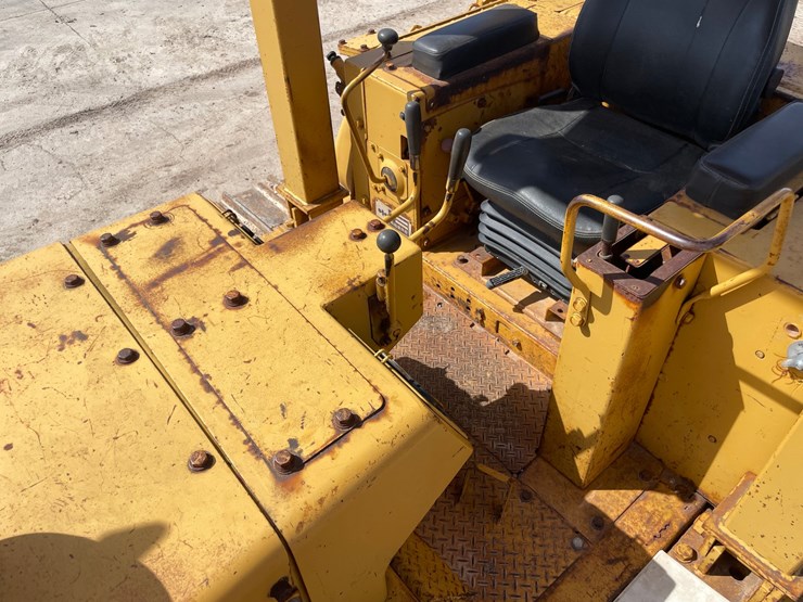 #4035-•-1986-komatsu-dozer-image-39