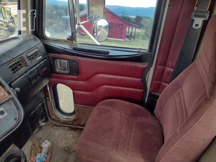 2005-peterbilt-379-image-12