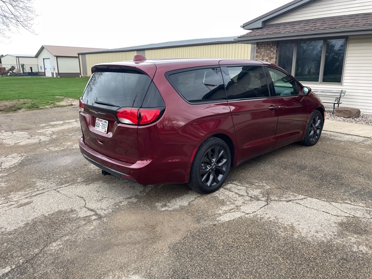 2018-chrysler-pacifica-image-5